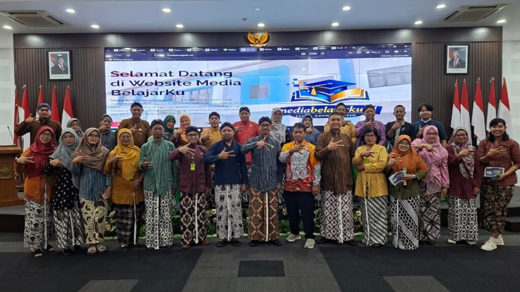 LAUNCHING BAHAN AJAR KULON PROGO: Dari Skeptisisme Menuju Revolusi Sistem Pendidikan
